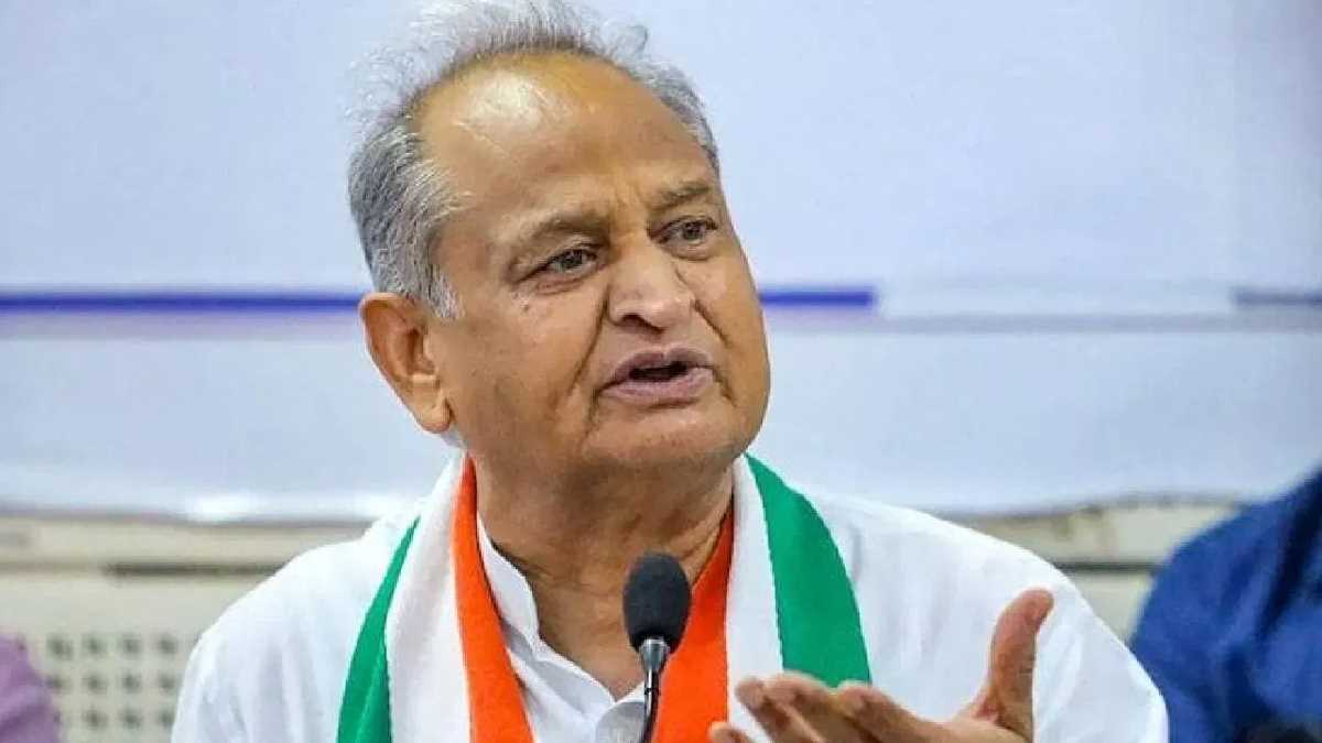 अशोक गहलोत ने महाराष्ट्र में महाविकास अघाड़ी की सरकार बनने का दावा किया, भाजपा पर कसा तंज अशोक गहलोत ने महाराष्ट्र में महाविकास अघाड़ी की सरकार बनने का दावा किया, भाजपा पर कसा तंज